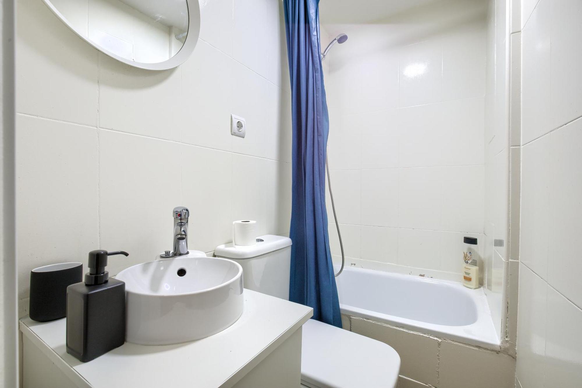 Intimo Estudio En Madrid, Centro, 2Pax, Wifi & Tv Bagian luar foto